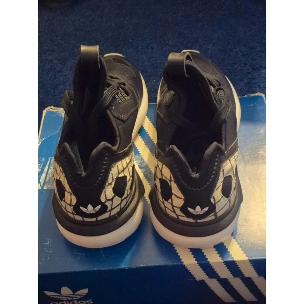 N/A adidas tubular